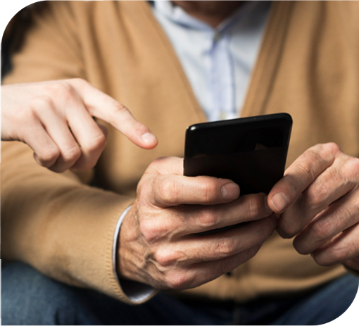 contacto-empresa-de-alimentos-cliente-con-celular