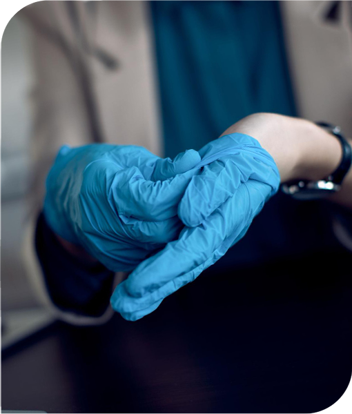 guantes-de-nitrilo-guayaquil-chef-quitando-guantes